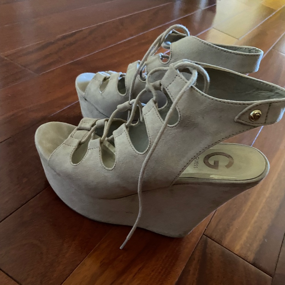 Guess shoes super light and comfortable